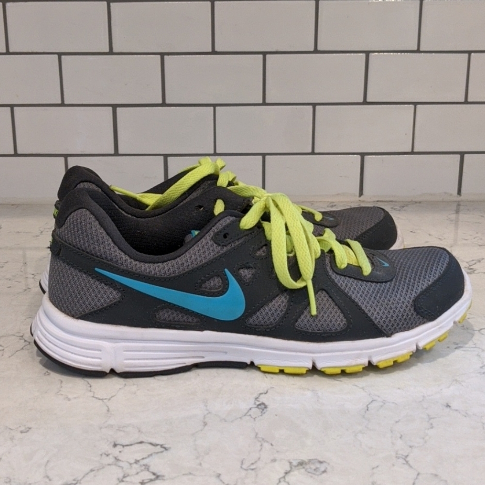 🎉Price Drop🎉 Nike Revolution 2